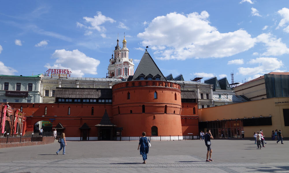 Москва - столица России. Ресторан «Старая башня» на месте Круглой башни Китайгородской стены (Москва).