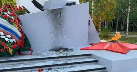 Осквернение памятника в Нефтеюганске - унижение подвига.