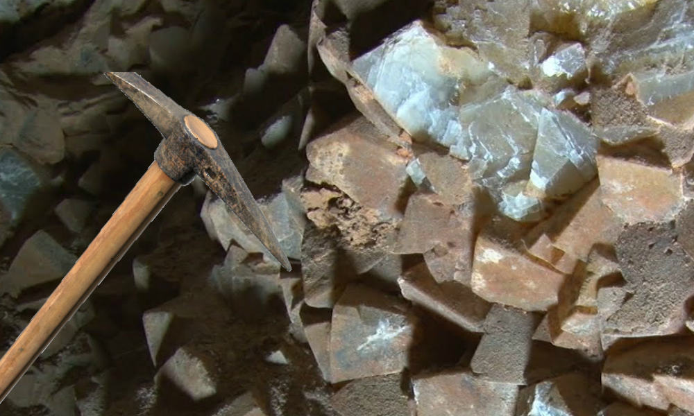 Уникальную пещеру Кристальная уничтожают в Хакасии.