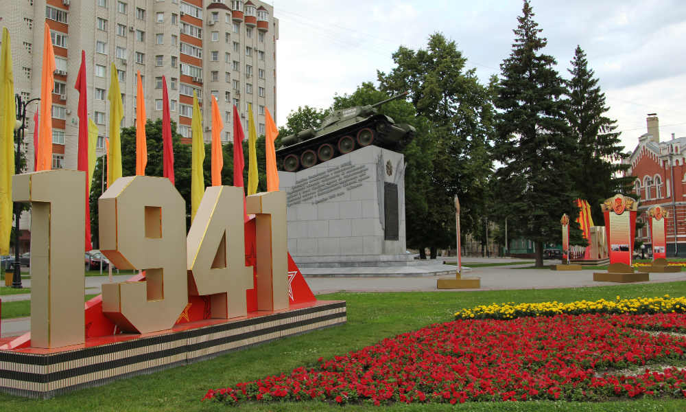 Памятник танку "Тамбовский колхозник" в Тамбове на улице Советской.