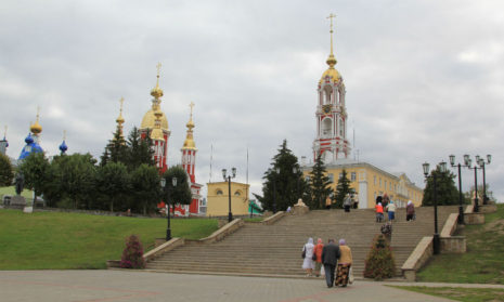 Тамбов. Вид на Казанский мужской монастырь с набережной города.