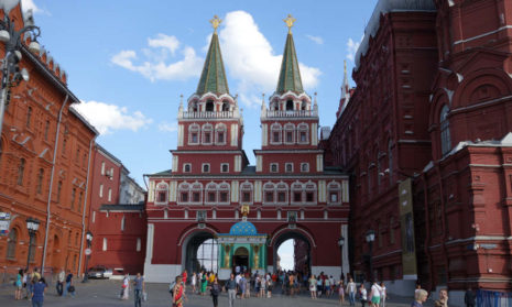 Иверские ворота на Красной площади в Москве.
