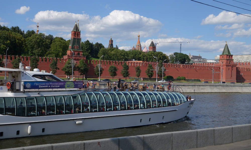 Красная площадь в Москве. Вид со стороны Москвы-реки.