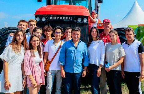 Губернатор Московской области Андрей Воробьев провёл лекцию с детьми из ДНР организованную обществом "Знание".