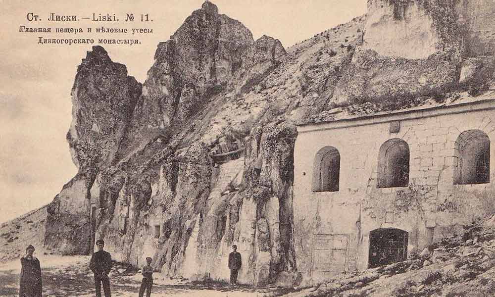 Дивногорье - монастырь среди древних див.