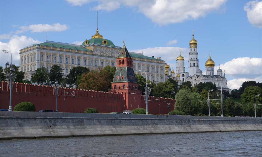 Москва. Вид на Большой Кремлёвский дворец.
