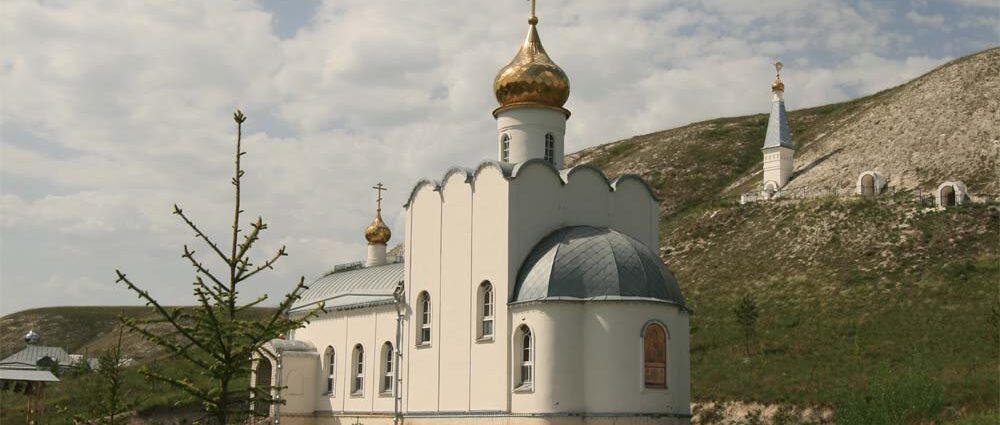 Спасский женский монастырь в Костомарово.