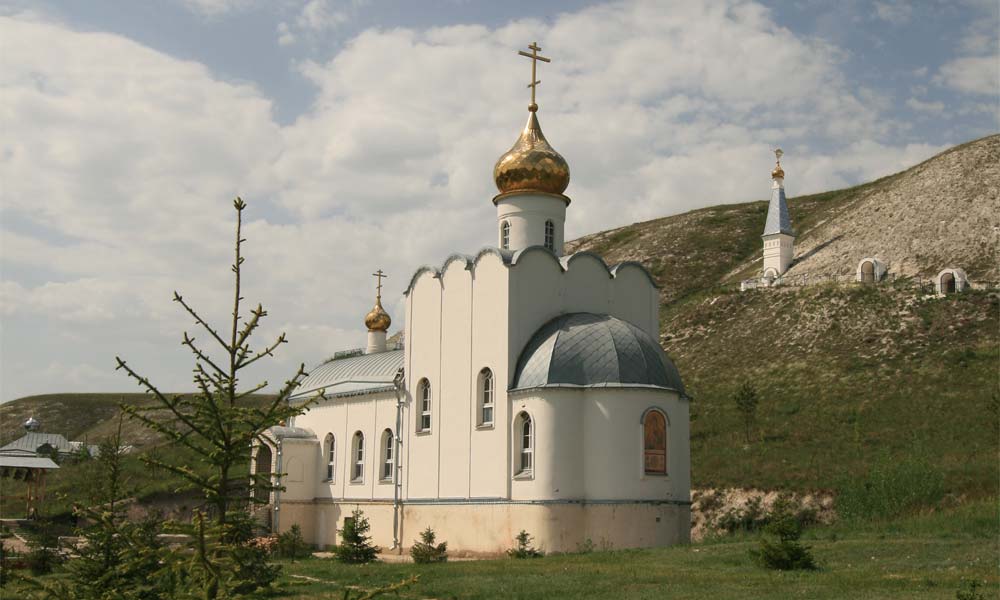 Спасский женский монастырь в Костомарово.