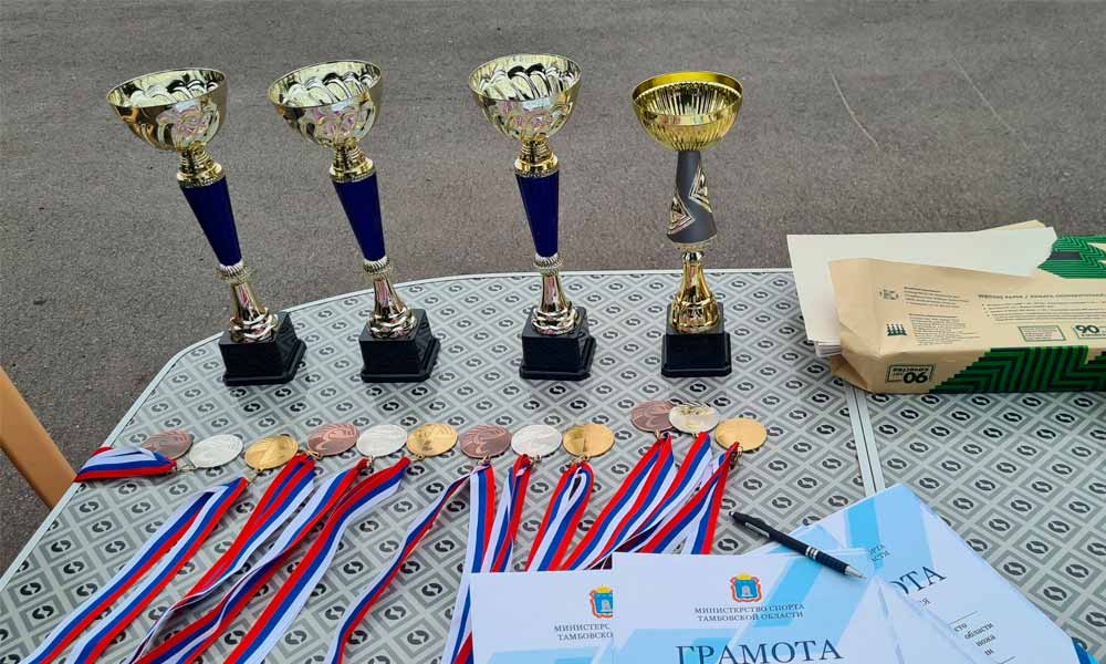 Чемпионат по спортивному метанию ножа. Награды участникам.