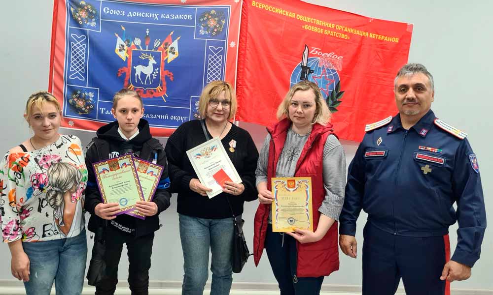 Мичуринским добровольцам вручили благодарственные письма от казаков.
