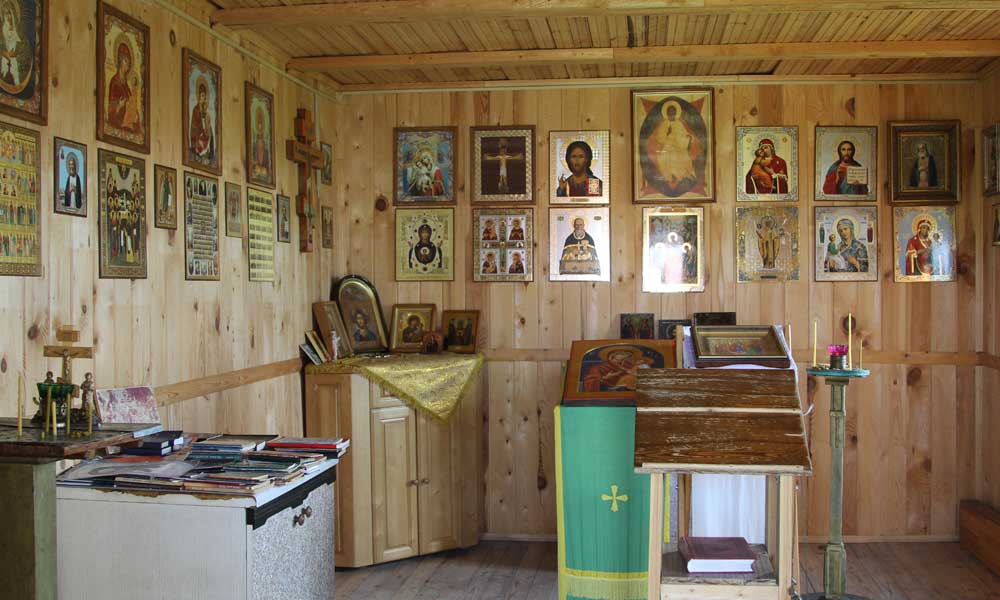 Внутреннее убранство часовни Свято-Троицкого Лютикова монастыря.