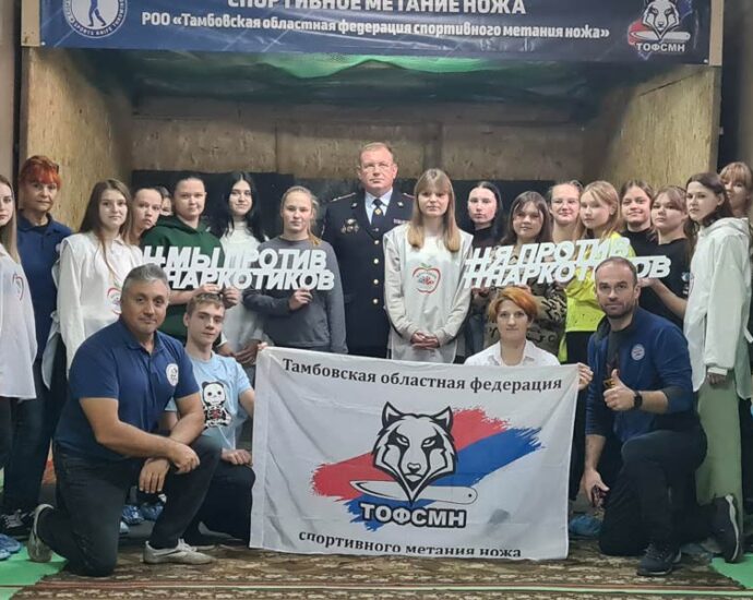 Соревнования по метанию ножа среди волонтёров Мичуринска прошли под девизом "Спорт против наркотиков".