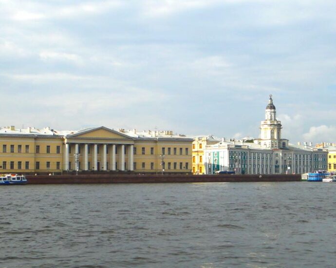 Санкт-Петербург. Университетская набережная северной столицы.