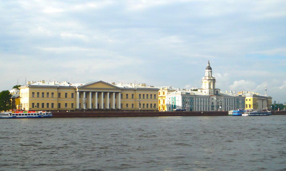 Санкт-Петербург. Университетская набережная северной столицы.
